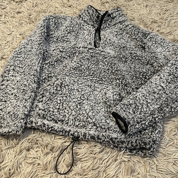 Lot of 9 VS Pink tops, sweatshirts, and fleeces - Picture 7 of 13